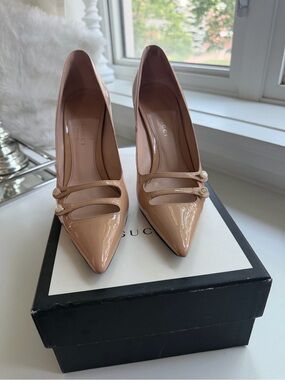 Gucci Patent Leather Pointed-Toe Pumps in Nude